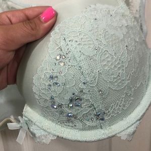 Victoria’s secret push up bra. Size: 32C